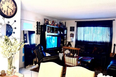 Condo in Hollywood, Florida, 2 bedrooms  № 2068533 - photo 5