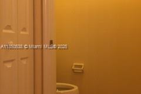 Townhouse in Tamarac, Florida 3 bedrooms, 139.82 sq.m. № 1877762 - photo 24