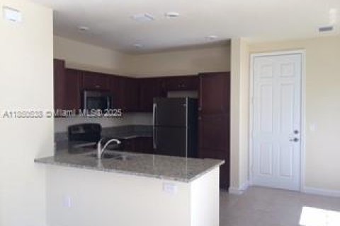 Townhouse in Tamarac, Florida 3 bedrooms, 139.82 sq.m. № 1877762 - photo 9