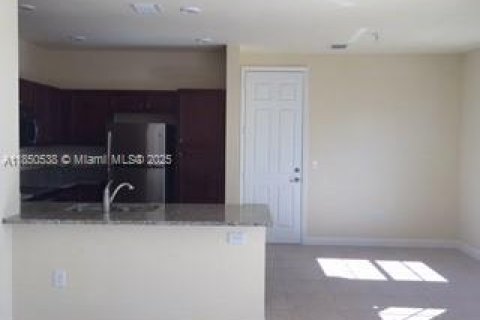 Townhouse in Tamarac, Florida 3 bedrooms, 139.82 sq.m. № 1877762 - photo 7