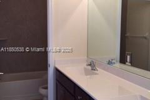 Townhouse in Tamarac, Florida 3 bedrooms, 139.82 sq.m. № 1877762 - photo 28