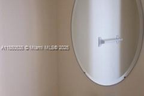 Townhouse in Tamarac, Florida 3 bedrooms, 139.82 sq.m. № 1877762 - photo 12