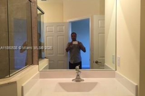 Townhouse in Tamarac, Florida 3 bedrooms, 139.82 sq.m. № 1877762 - photo 27