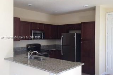 Townhouse in Tamarac, Florida 3 bedrooms, 139.82 sq.m. № 1877762 - photo 8