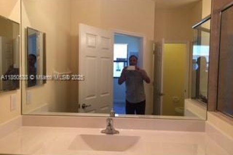 Townhouse in Tamarac, Florida 3 bedrooms, 139.82 sq.m. № 1877762 - photo 23