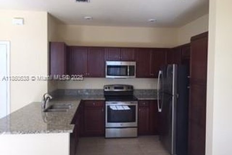 Townhouse in Tamarac, Florida 3 bedrooms, 139.82 sq.m. № 1877762 - photo 10