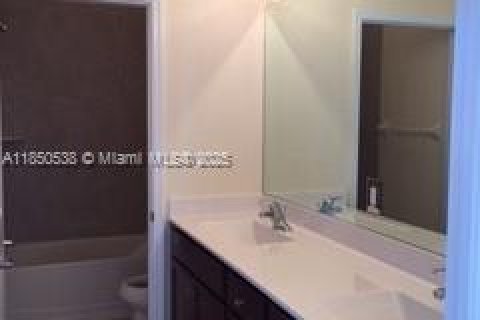 Townhouse in Tamarac, Florida 3 bedrooms, 139.82 sq.m. № 1877762 - photo 22