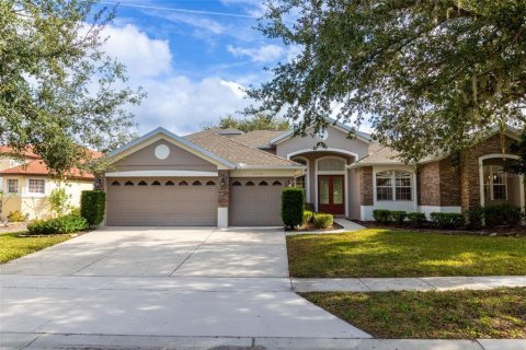 House in Orlando, Florida 5 bedrooms, 323.86 sq.m. № 2280068