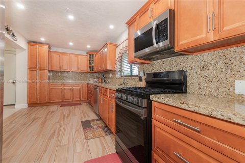 Casa en venta en Sunrise, Florida, 4 dormitorios, 184.5 m2 № 1958266 - foto 5