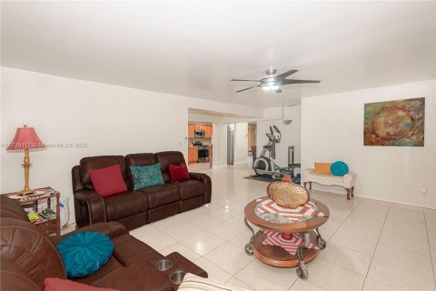 Casa en venta en Sunrise, Florida, 4 dormitorios, 184.5 m2 № 1958266 - foto 17