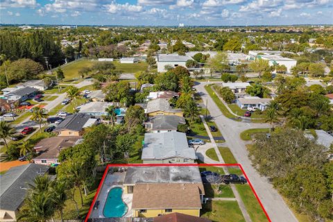 Casa en venta en Sunrise, Florida, 4 dormitorios, 184.5 m2 № 1958266 - foto 29