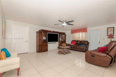 Casa en venta en Sunrise, Florida, 4 dormitorios, 184.5 m2 № 1958266 - foto 19