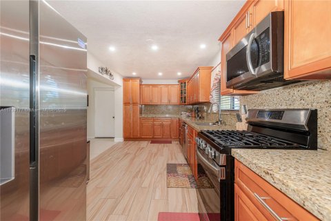 Casa en venta en Sunrise, Florida, 4 dormitorios, 184.5 m2 № 1958266 - foto 1