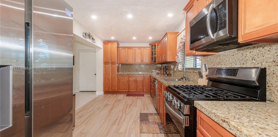 Casa en Sunrise, Florida 4 dormitorios, 184.5 m2 № 1958266