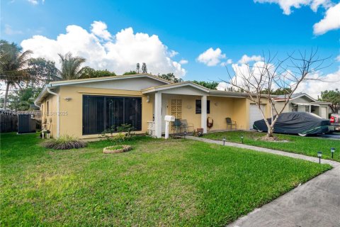 Casa en venta en Sunrise, Florida, 4 dormitorios, 184.5 m2 № 1958266 - foto 2