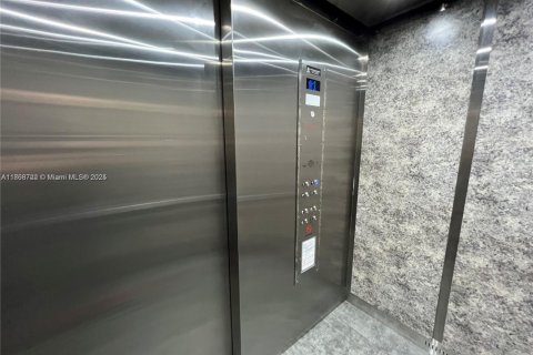 Condominio en alquiler en Sunrise, Florida, 2 dormitorios, 76.92 m2 № 1895511 - foto 13