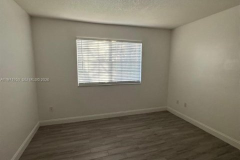 Снять в аренду кондоминиум в Пемброк-Пайнс, Флорида 2 спальни, 104.98м2, № 2032510 - фото 10