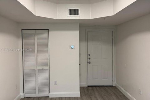 Снять в аренду кондоминиум в Пемброк-Пайнс, Флорида 2 спальни, 104.98м2, № 2032510 - фото 2