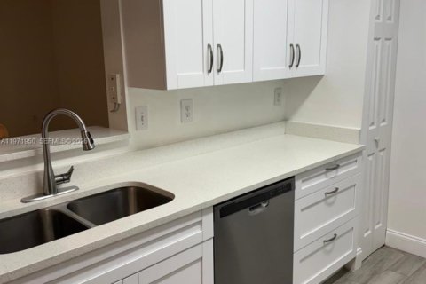 Снять в аренду кондоминиум в Пемброк-Пайнс, Флорида 2 спальни, 104.98м2, № 2032510 - фото 5