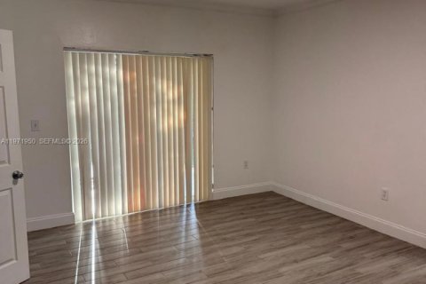 Снять в аренду кондоминиум в Пемброк-Пайнс, Флорида 2 спальни, 104.98м2, № 2032510 - фото 6