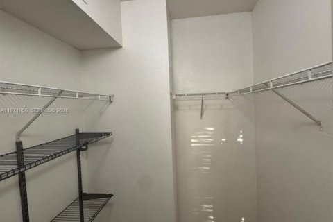 Снять в аренду кондоминиум в Пемброк-Пайнс, Флорида 2 спальни, 104.98м2, № 2032510 - фото 9