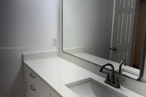 Снять в аренду кондоминиум в Пемброк-Пайнс, Флорида 2 спальни, 104.98м2, № 2032510 - фото 8