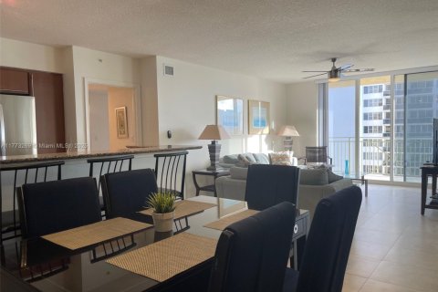 Снять в аренду кондоминиум в Халландейл-Бич, Флорида 2 спальни, 110.55м2, № 2015157 - фото 6