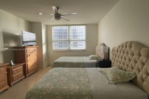 Снять в аренду кондоминиум в Халландейл-Бич, Флорида 2 спальни, 110.55м2, № 2015157 - фото 15