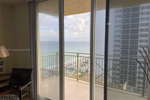 Снять в аренду кондоминиум в Халландейл-Бич, Флорида 2 спальни, 110.55м2, № 2015157 - фото 4