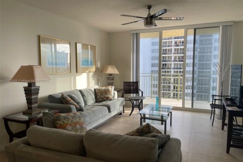 Снять в аренду кондоминиум в Халландейл-Бич, Флорида 2 спальни, 110.55м2, № 2015157 - фото 5