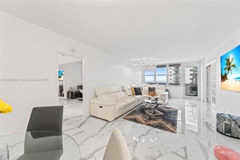 Copropriété à vendre à Hollywood, Floride: 2 chambres, 101.73 m2 № 2012845 - photo 2