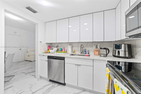 Copropriété à vendre à Hollywood, Floride: 2 chambres, 101.73 m2 № 2012845 - photo 18