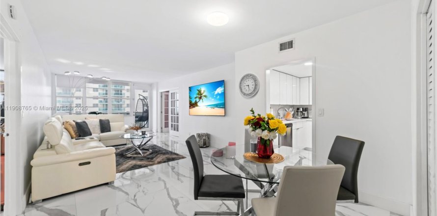 Condo à Hollywood, Floride, 2 chambres  № 2012845