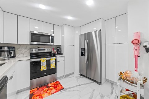 Copropriété à vendre à Hollywood, Floride: 2 chambres, 101.73 m2 № 2012845 - photo 16