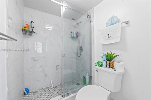 Copropriété à vendre à Hollywood, Floride: 2 chambres, 101.73 m2 № 2012845 - photo 13