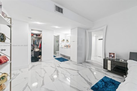 Copropriété à vendre à Hollywood, Floride: 2 chambres, 101.73 m2 № 2012845 - photo 11
