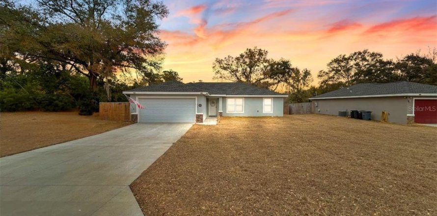 House in Dunnellon, Florida 3 bedrooms, 129.97 sq.m. № 2098738