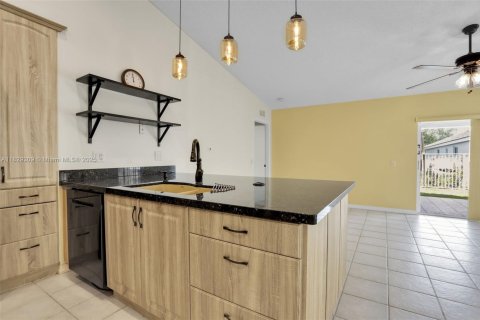 Casa en venta en Weston, Florida, 3 dormitorios, 141.4 m2 № 1804349 - foto 12
