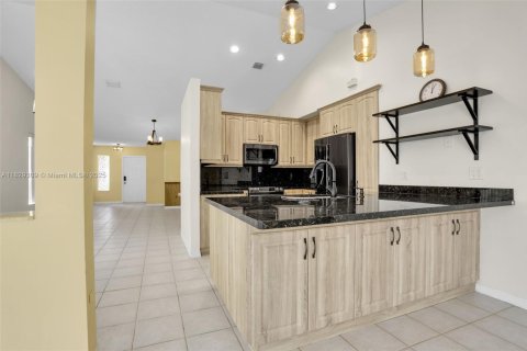 Casa en venta en Weston, Florida, 3 dormitorios, 141.4 m2 № 1804349 - foto 11