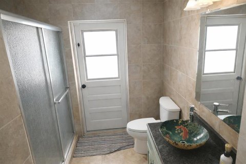 House in New Smyrna Beach, Florida 3 bedrooms, 181.16 sq.m. № 2118377 - photo 9
