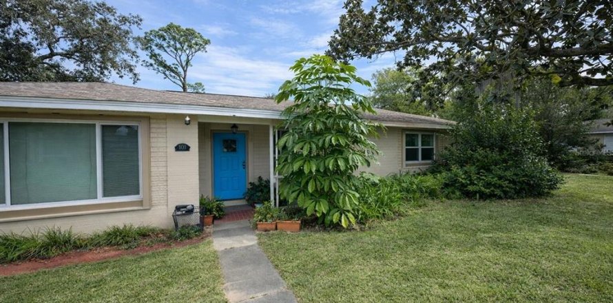House in New Smyrna Beach, Florida 3 bedrooms, 181.16 sq.m. № 2118377