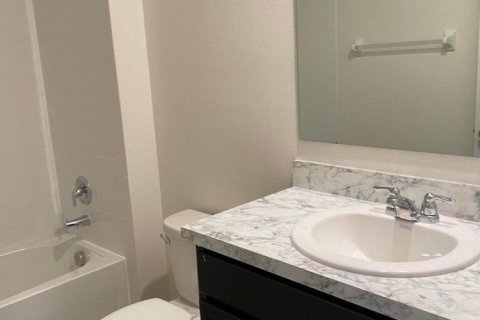 Villa ou maison à louer à Fort Pierce, Floride: 4 chambres, 168.34 m2 № 1096684 - photo 1