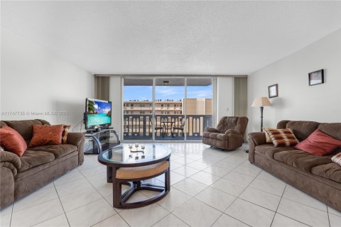Купить кондоминиум в Халландейл-Бич, Флорида 2 спальни, 101.45м2, № 2012229 - фото 12