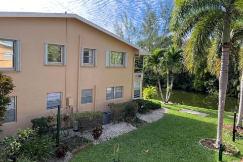 Condo in West Palm Beach, Florida, 1 bedroom  № 976941 - photo 1