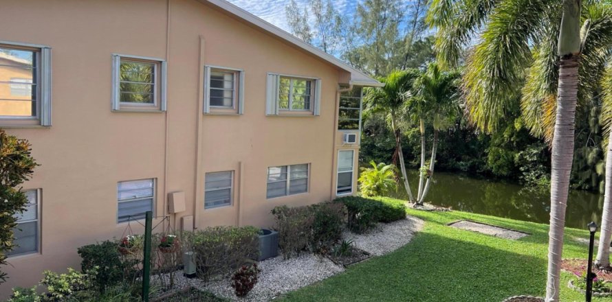 Condominio en West Palm Beach, Florida, 1 dormitorio № 976941