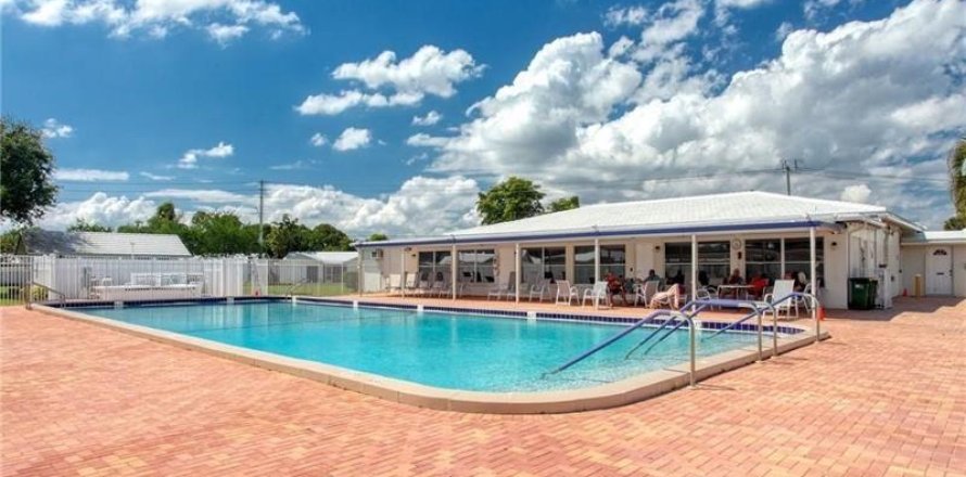 Villa ou maison à Tamarac, Floride 2 chambres, 80.27 m2 № 1209127