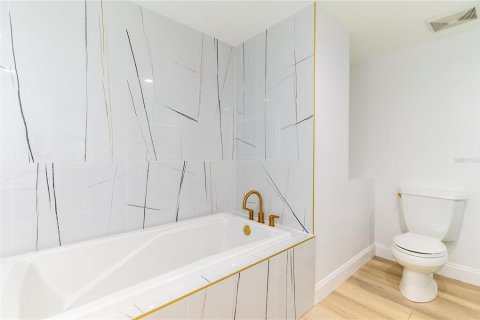 Condo in Clearwater, Florida, 2 bedrooms  № 1812752 - photo 20