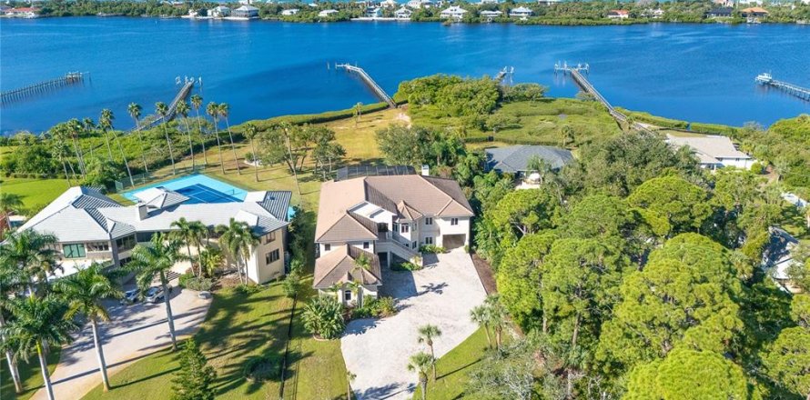 Casa en Englewood, Florida 4 dormitorios, 390.56 m2 № 2430356