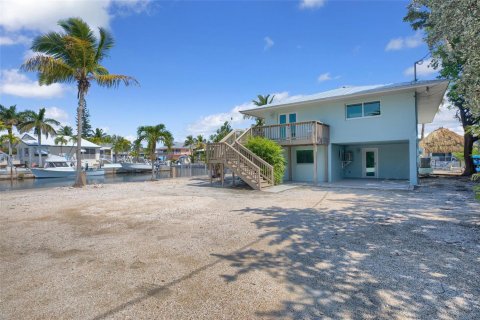 House in Marathon, Florida 2 bedrooms, 115.85 sq.m. № 2154342