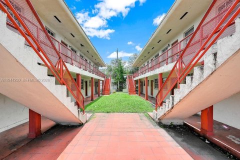 Condo in Opa-locka, Florida, 3 bedrooms  № 2000670 - photo 4